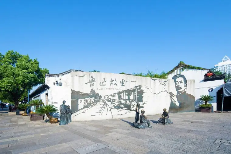 A street view of the ancient town in Shaoxing.